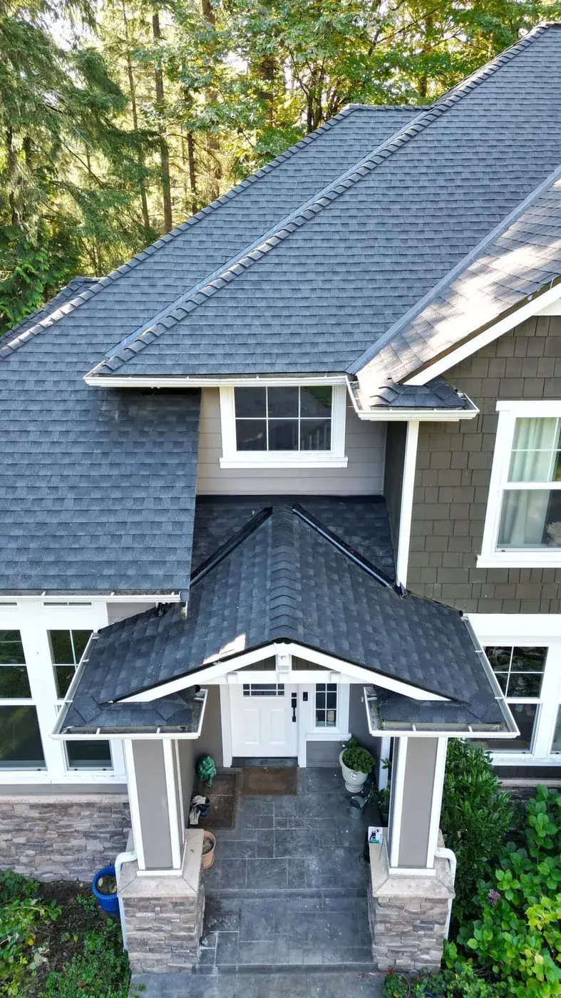 Front of a Snohomish home with a new shingle roof and a covered entry